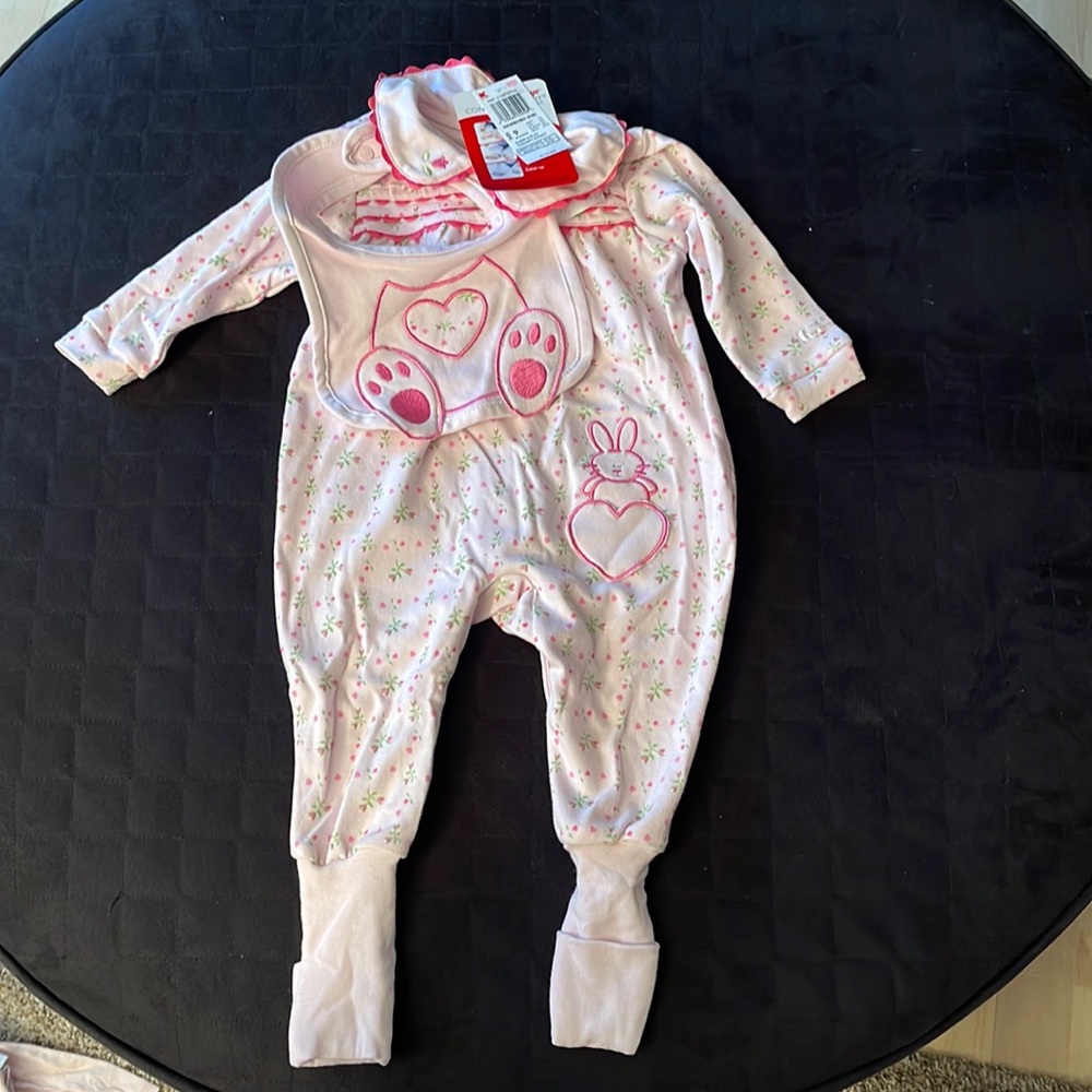 NWT Snugabye Outfit with Bib included & convert a Footie. Size: 9 months